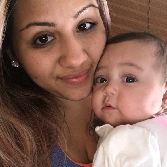 Meet your Posher, Stephanie - Picture 3 of 4